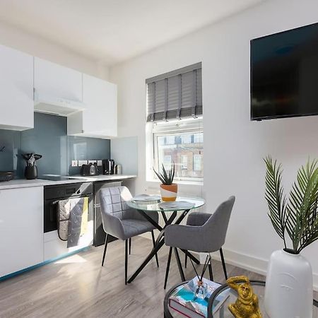 Studio Apt, 8 Min Walk From Tube 3 London Bagian luar foto