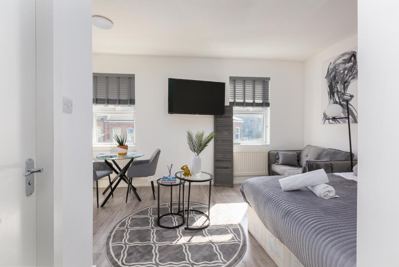 Studio Apt, 8 Min Walk From Tube 3 London Bagian luar foto