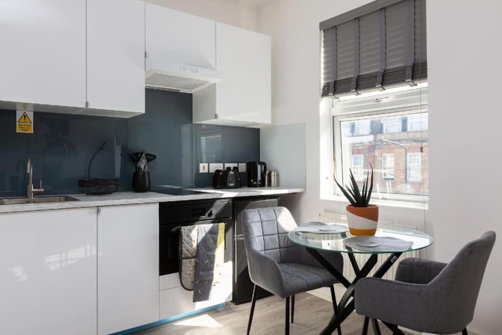 Studio Apt, 8 Min Walk From Tube 3 London Bagian luar foto