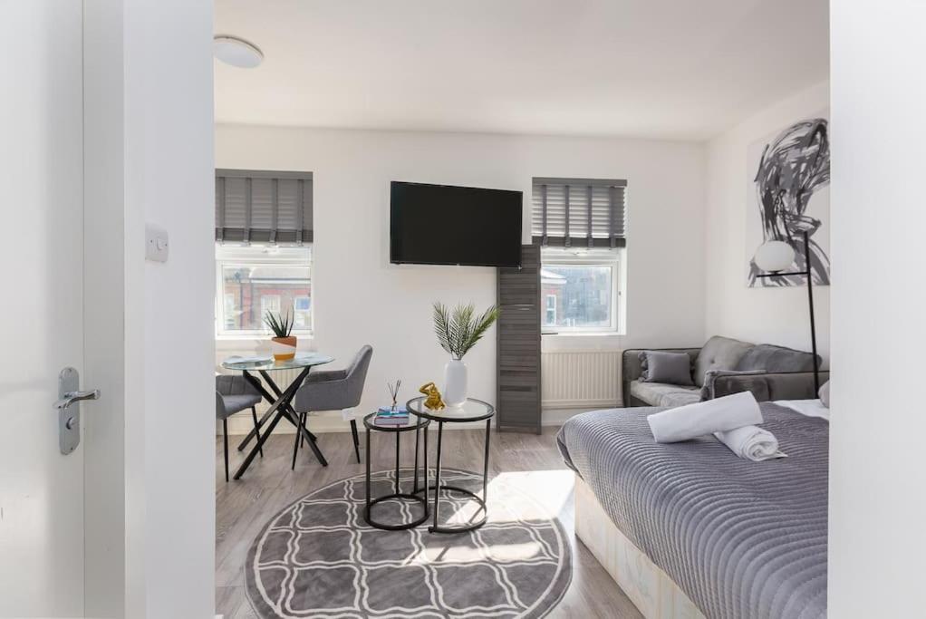 Studio Apt, 8 Min Walk From Tube 3 London Bagian luar foto