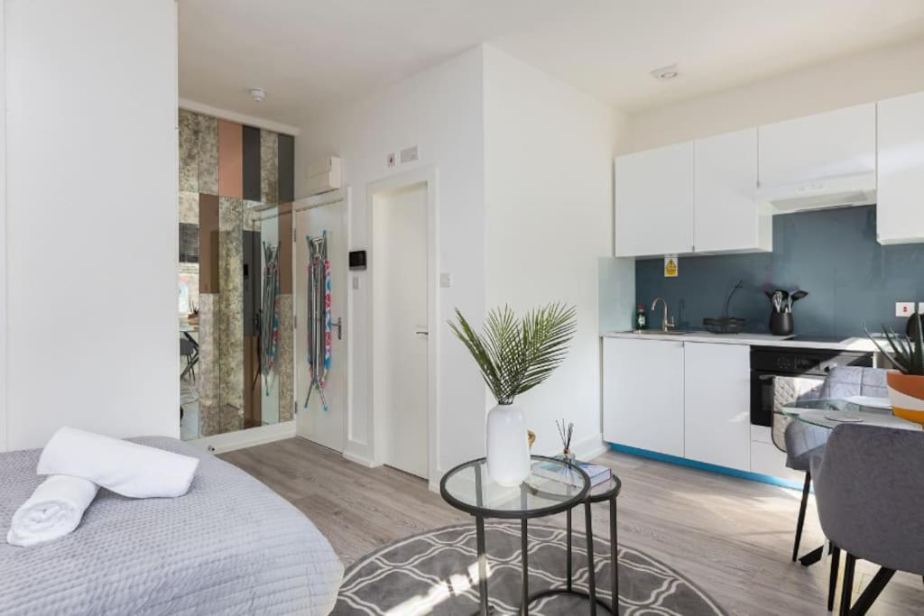 Studio Apt, 8 Min Walk From Tube 3 London Bagian luar foto