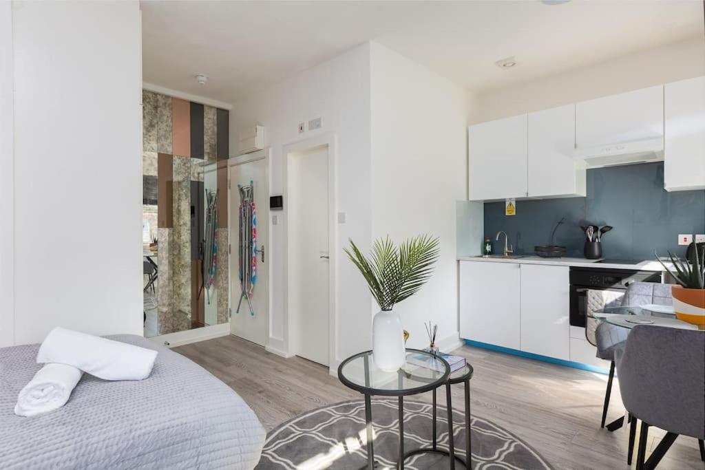 Studio Apt, 8 Min Walk From Tube 3 London Bagian luar foto