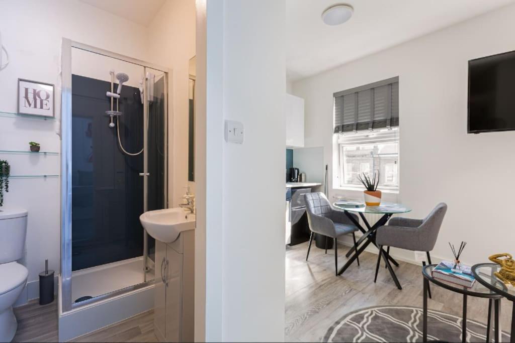 Studio Apt, 8 Min Walk From Tube 3 London Bagian luar foto